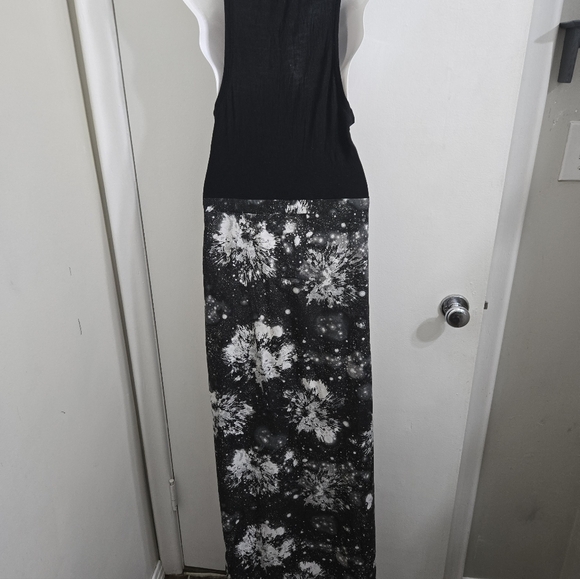 39) Hurley Galaxy Maxi Dress - Picture 2 of 5